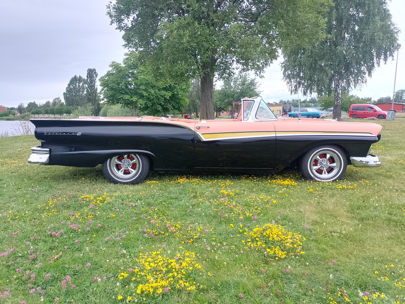 Aussenfoto 1957 Ford Fairlane 500 Skyliner Retract