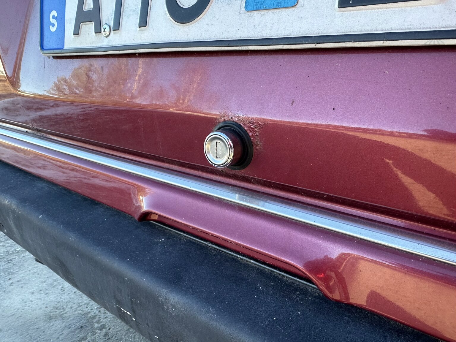 Exterior image of 1992 Mercedes-Benz 300 TE-24