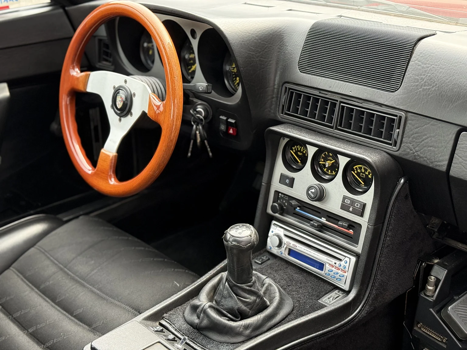 Innenraumfoto von 1984 Porsche 944 Targa (29)