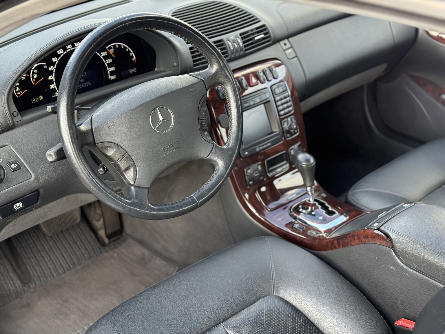 Interior image of 2000 Mercedes-Benz CL 500