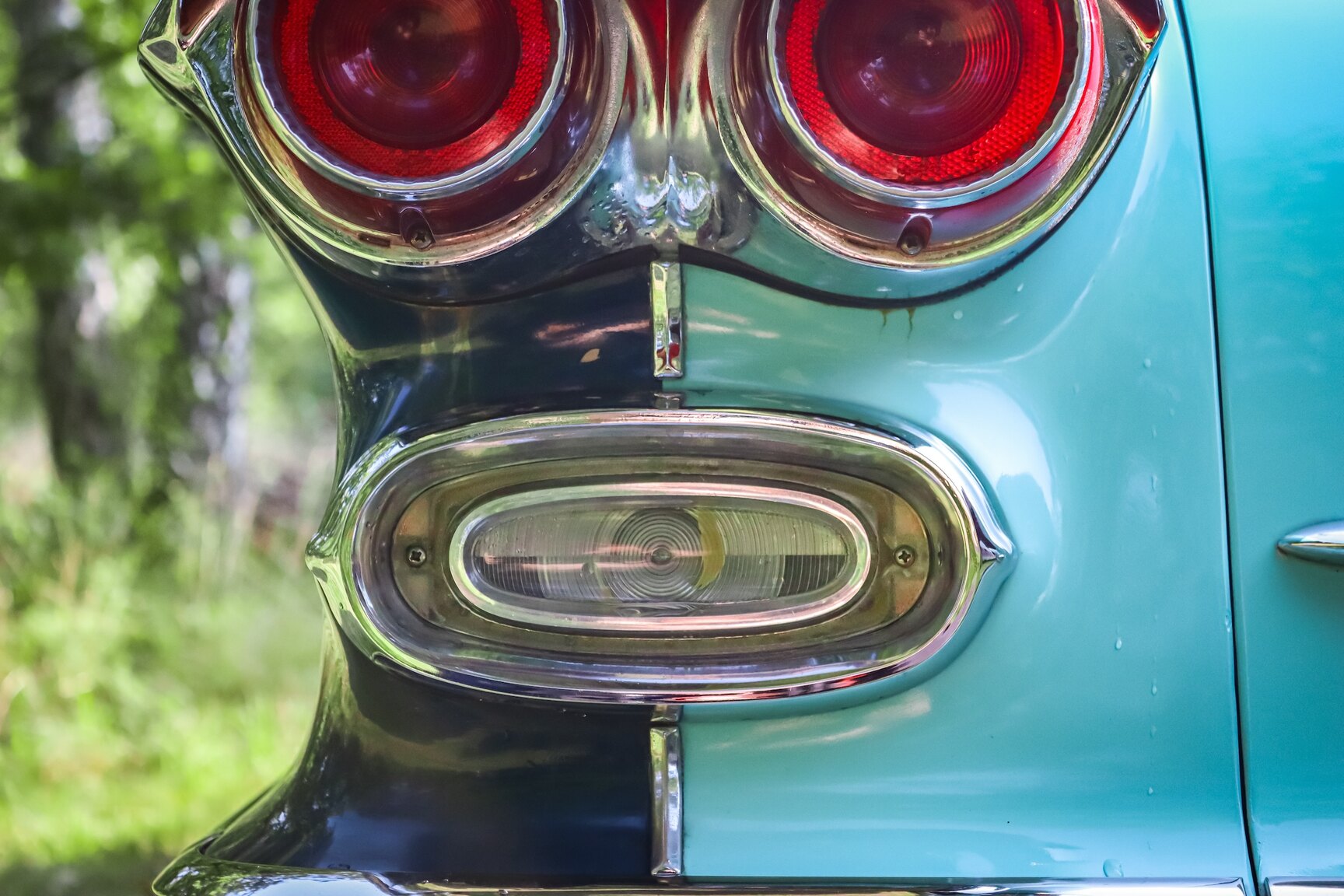 Exterior image of 1958 Pontiac Bonneville