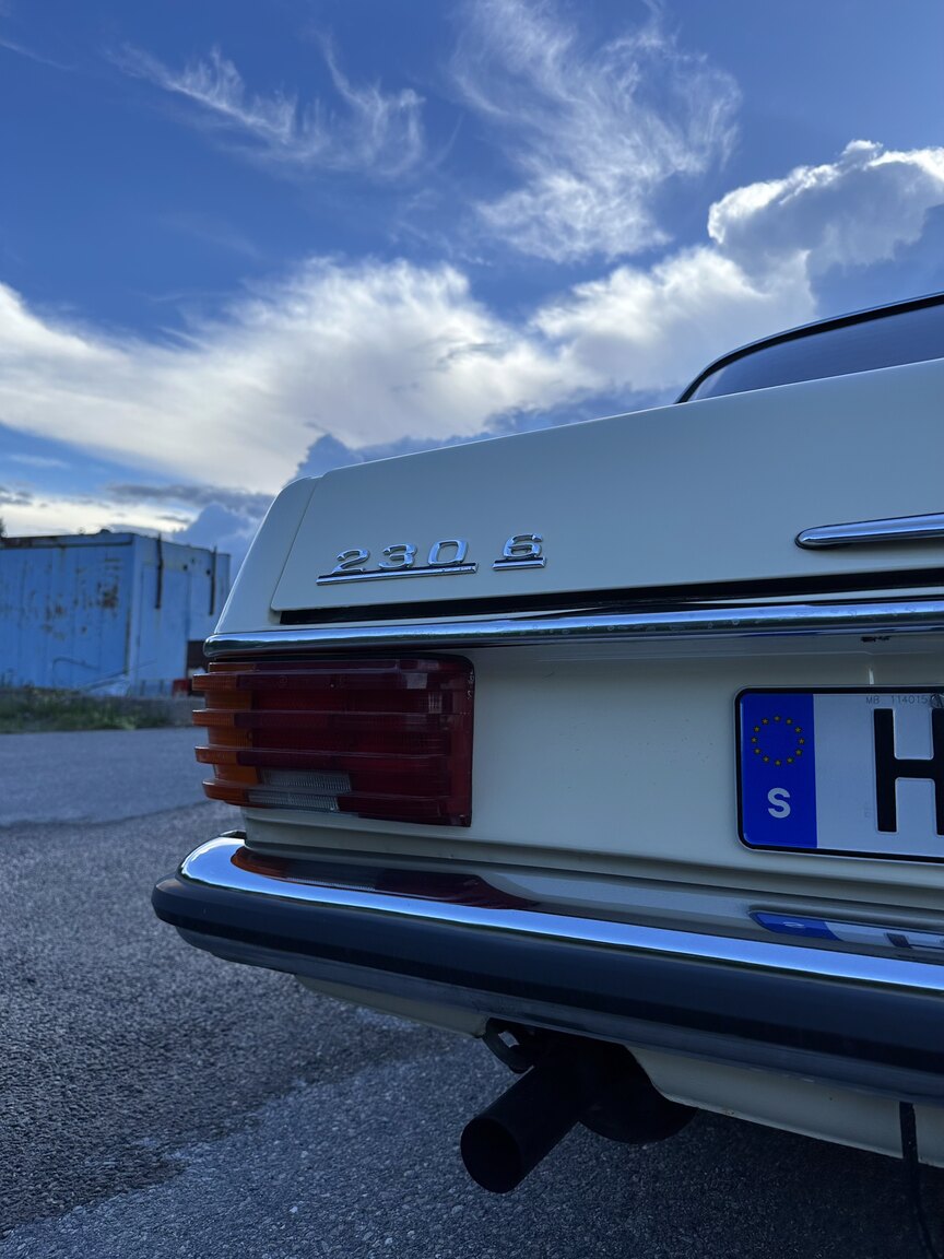 Aussenfoto 1974 Mercedes Benz 230.6
