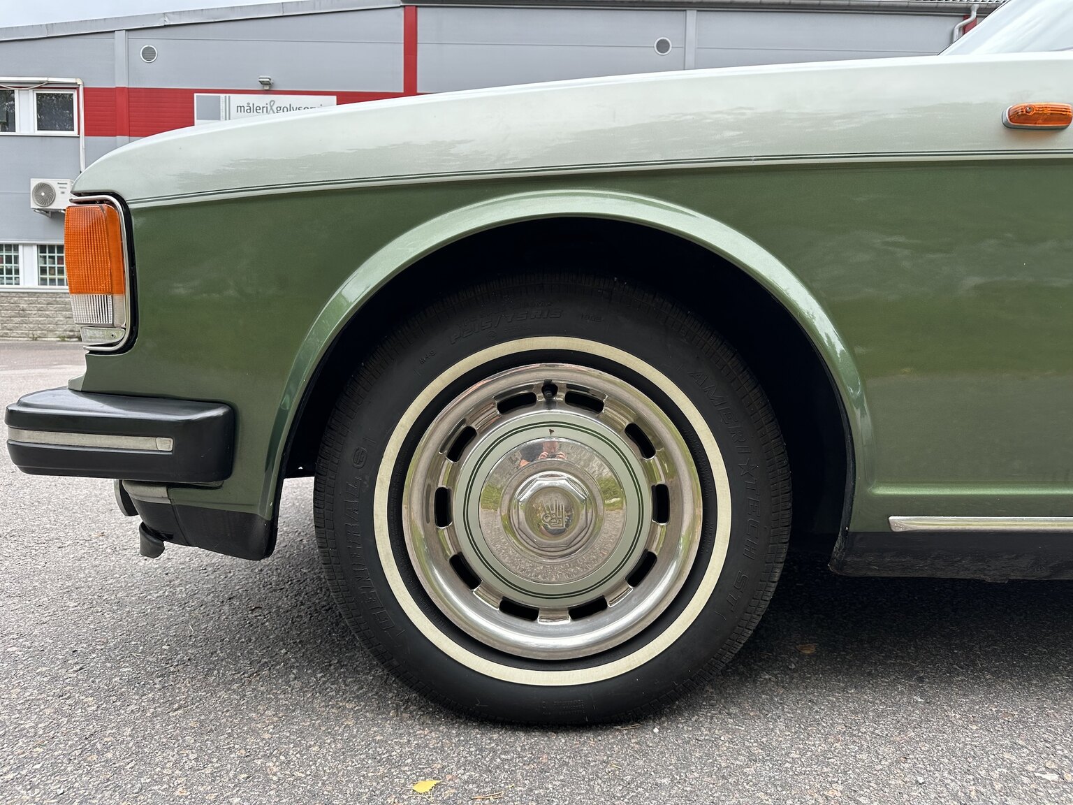 Exterior image of 1982  Rolls Royce Silver Spirit