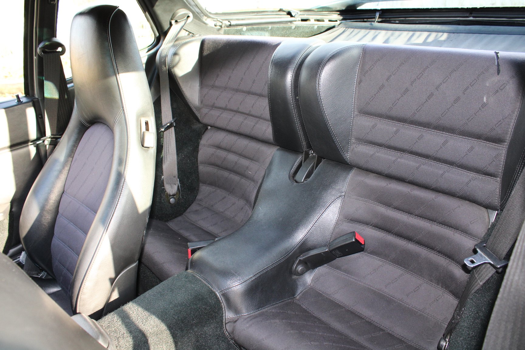 Interior image of 1991 PORSCHE 944 S2