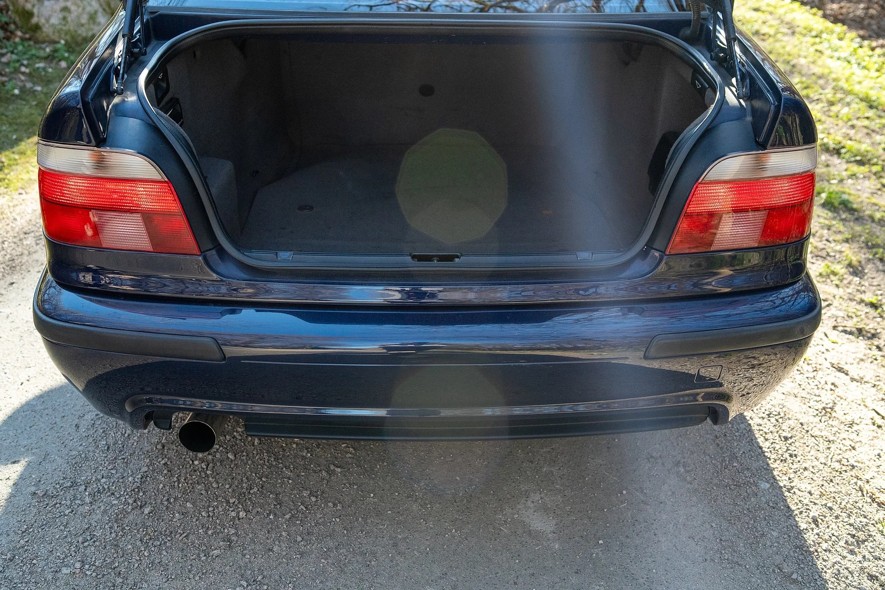 Exterior image of 1996 BMW 540iA (41)