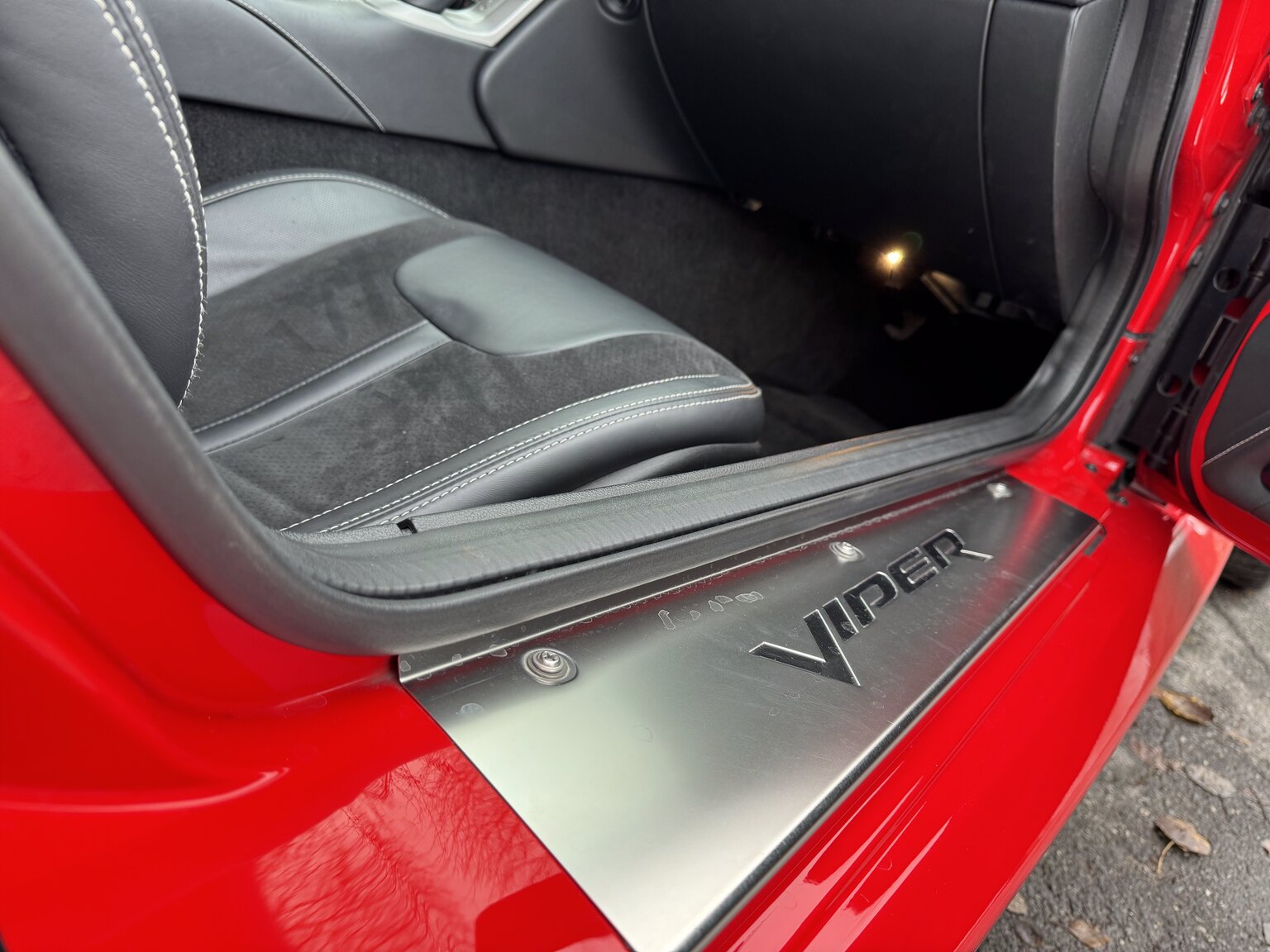 Interior image of 2014 Dodge Viper GTS (5)
