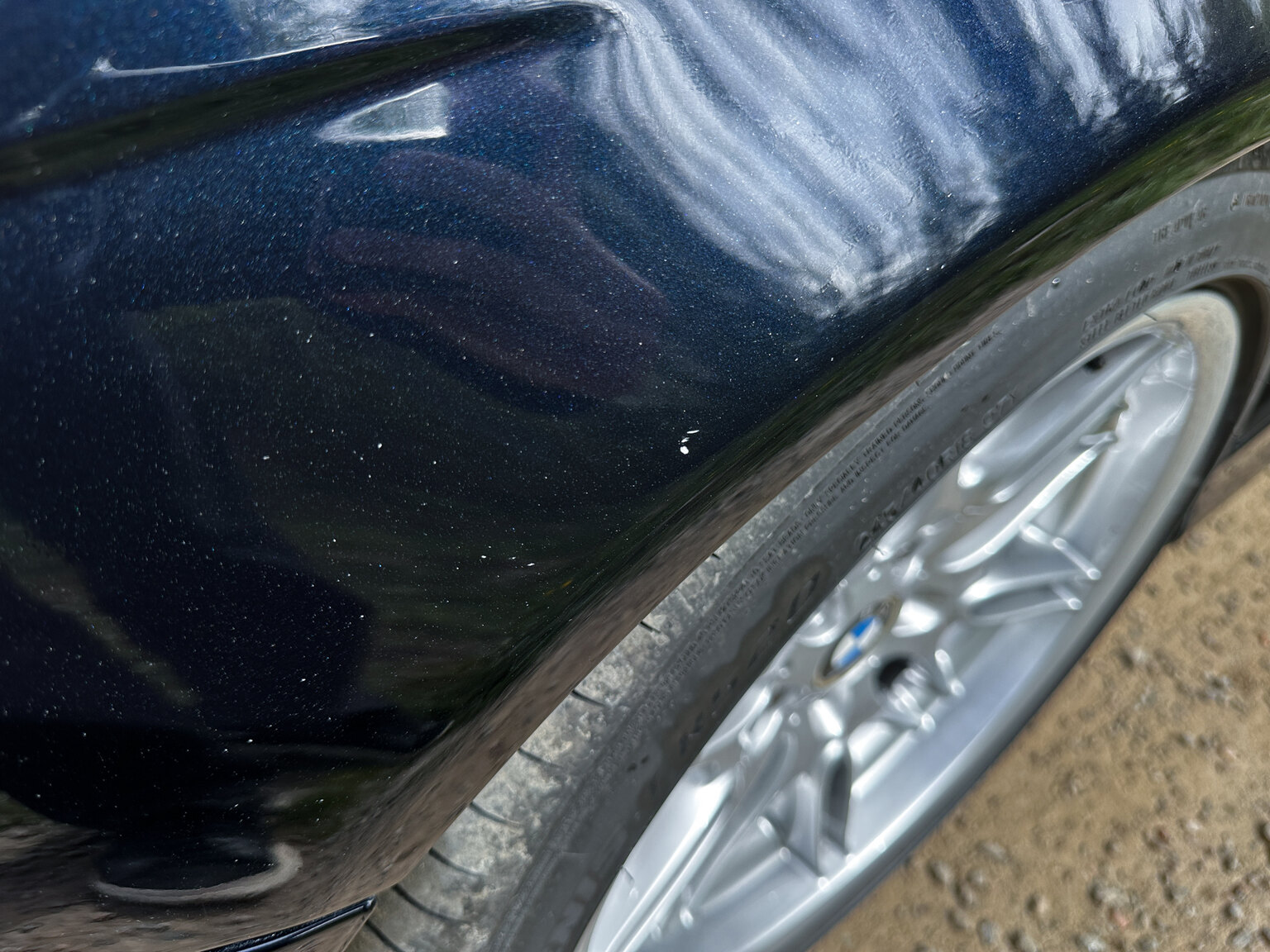Exterior image of 2000 BMW M5 E39