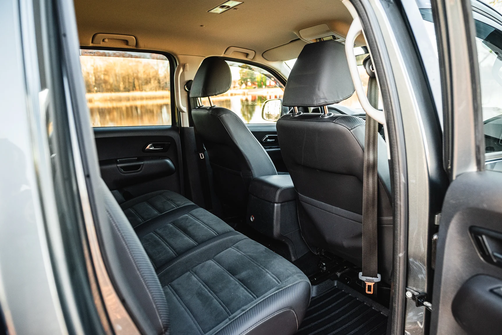 Innenraumfoto von 2020 Northea Camper Expedition Volkswagen Amarok (47)