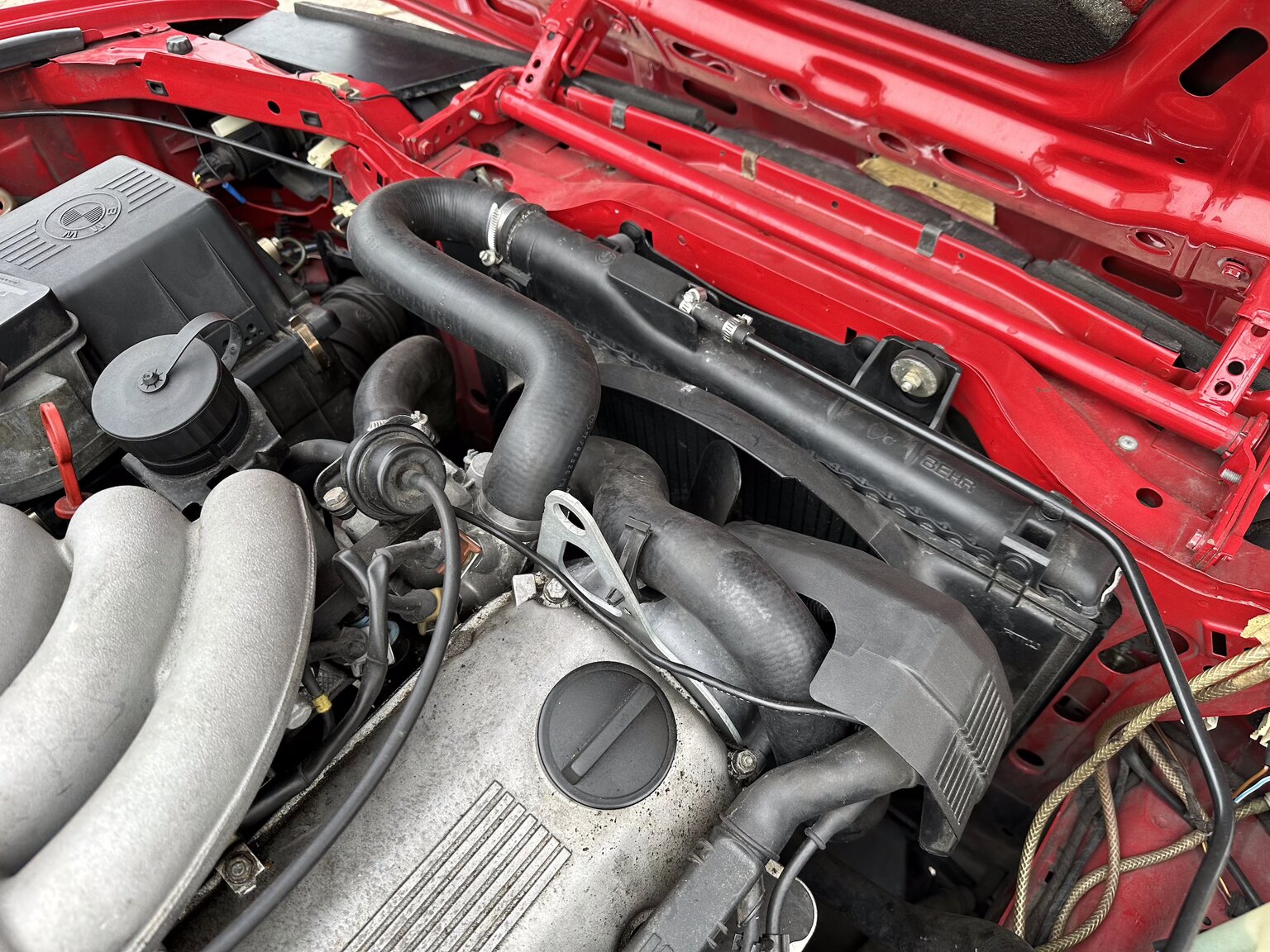Image of 1987 BMW 325i Convertible (14) mechanics