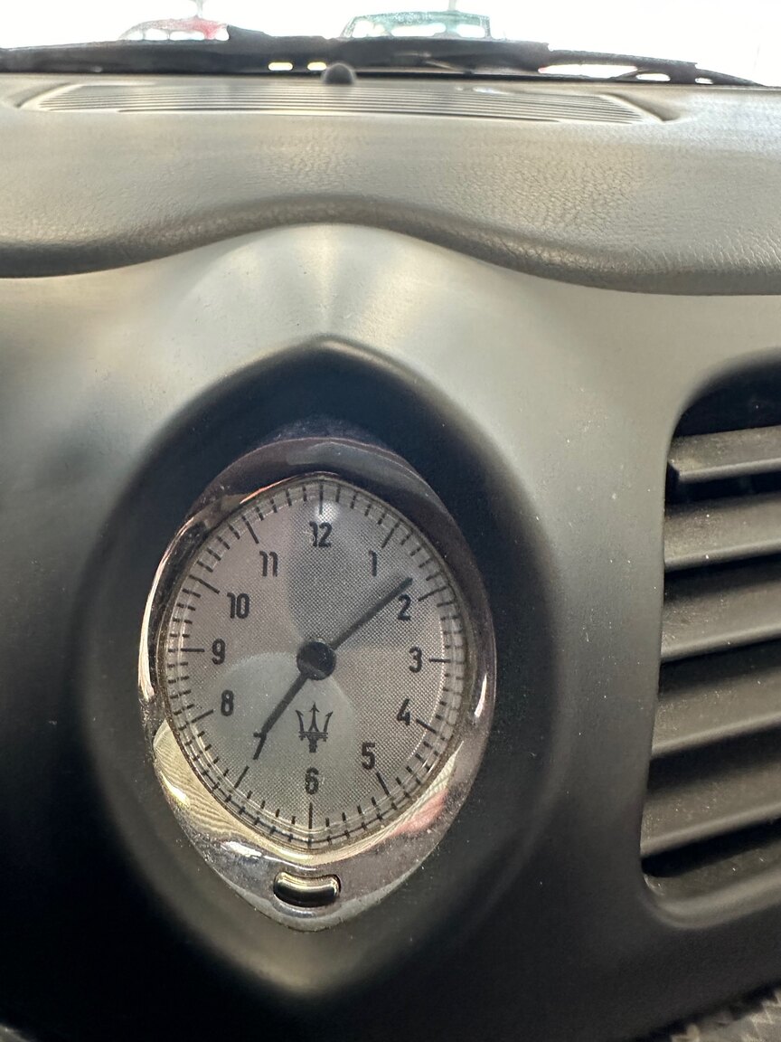 Innenraumfoto von 2016 Maserati Grancabrio (16)