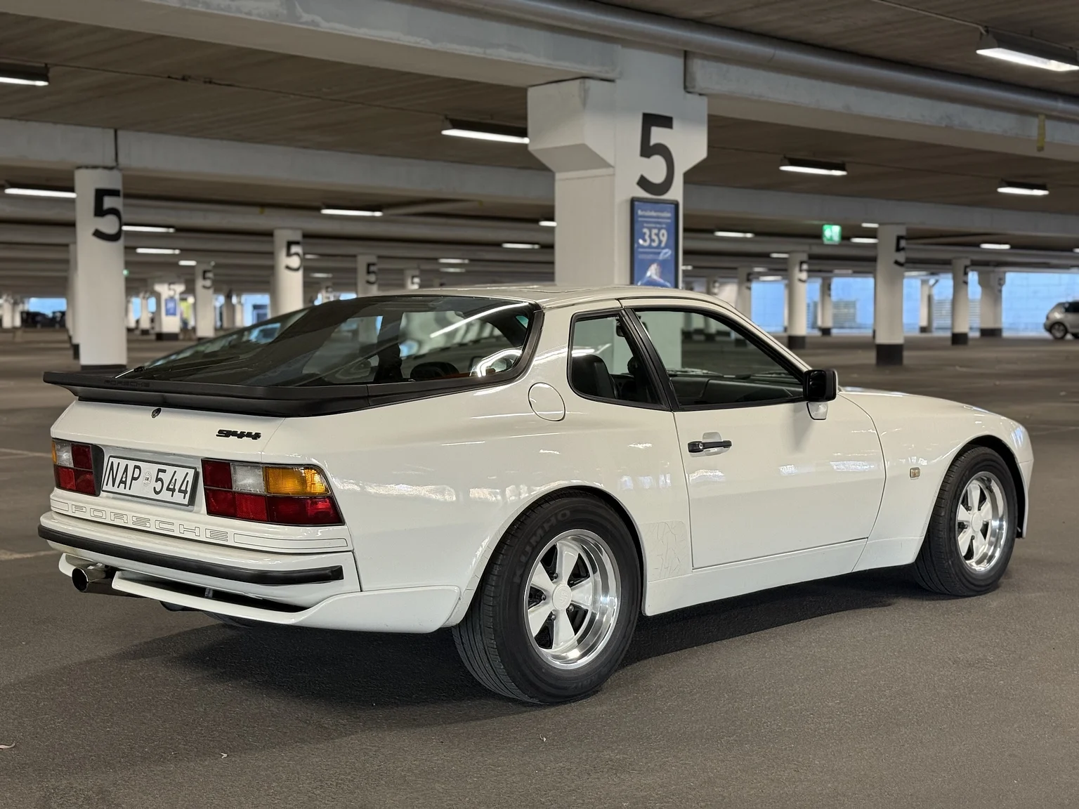 Aussenfoto 1984 PORSCHE 944 Targa (18)