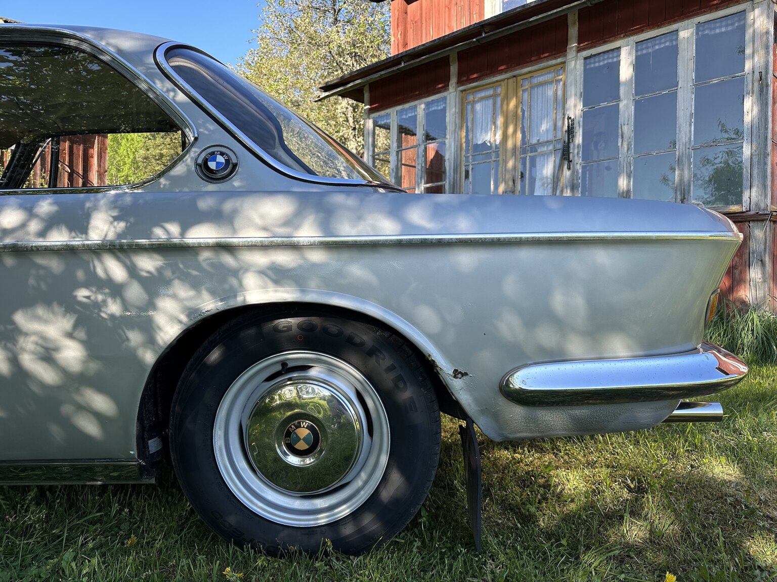 Exterior image of 1968 BMW 2000 CS