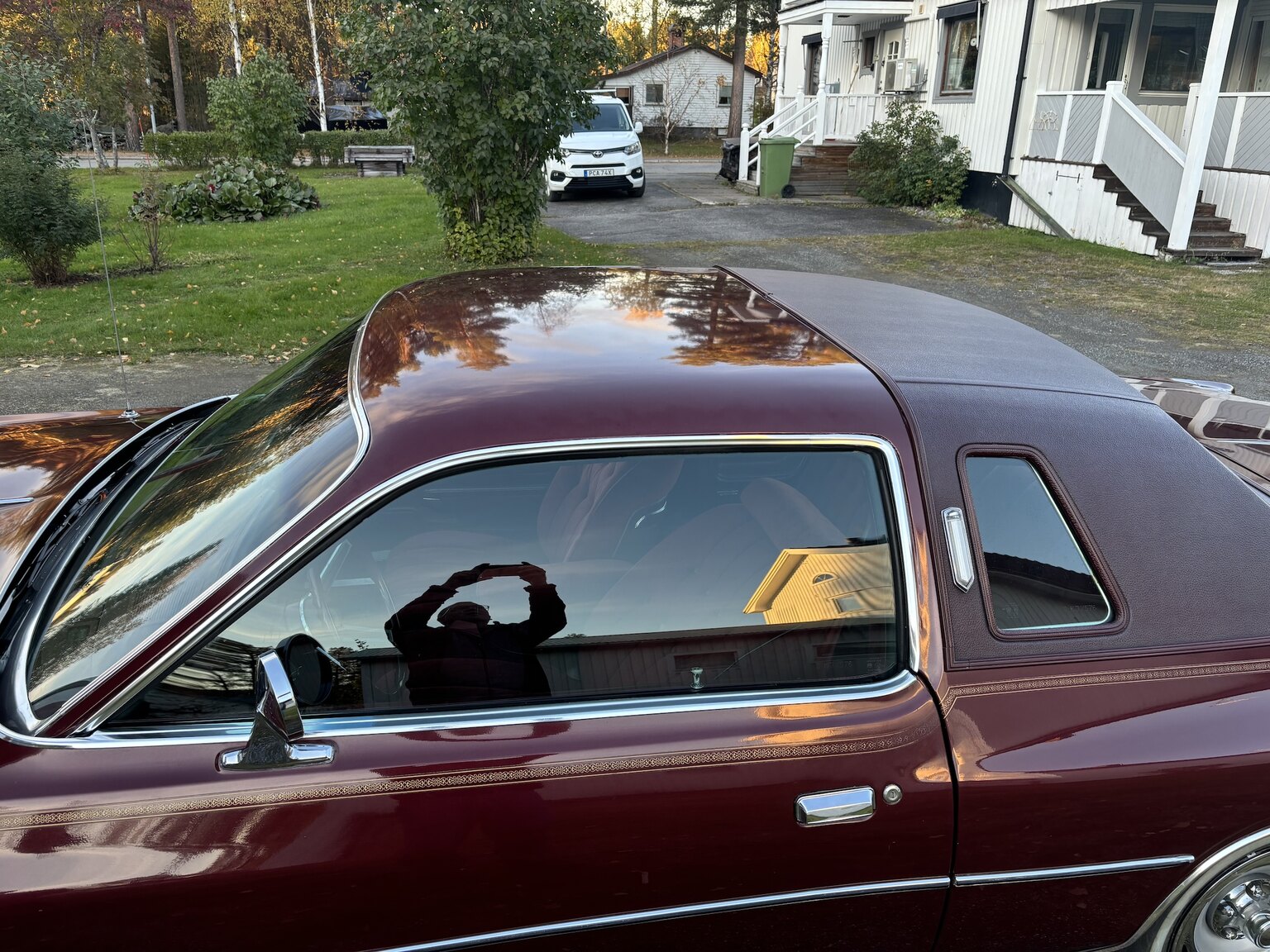 Exterior image of 1976 Chrysler Cordoba
