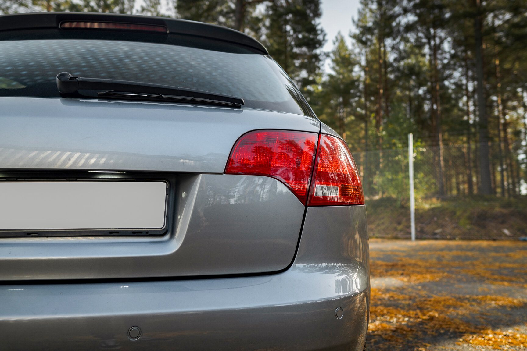 Exteriörbild på 2005 Audi S4 Avant (25)