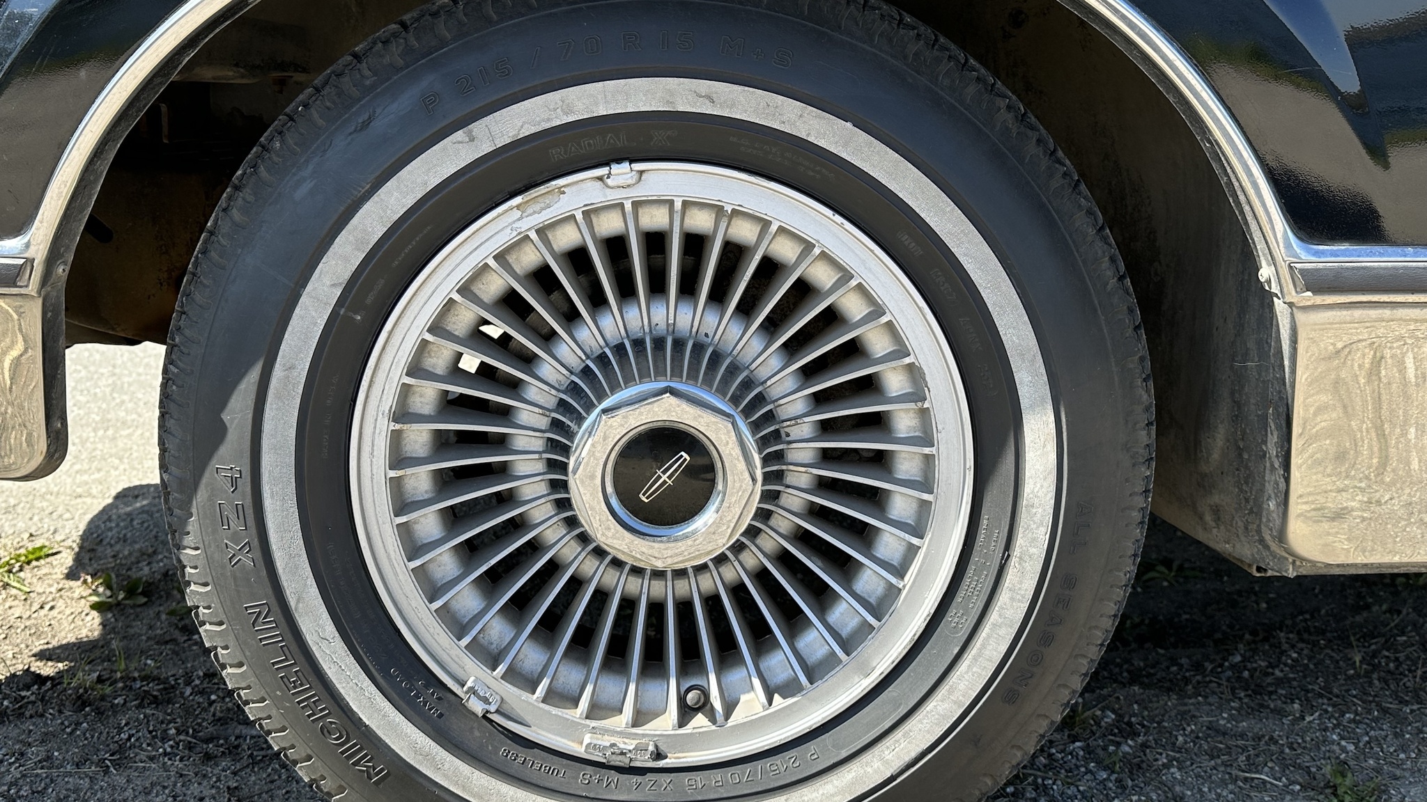 Exteriörbild på 1988 Lincoln Town Car