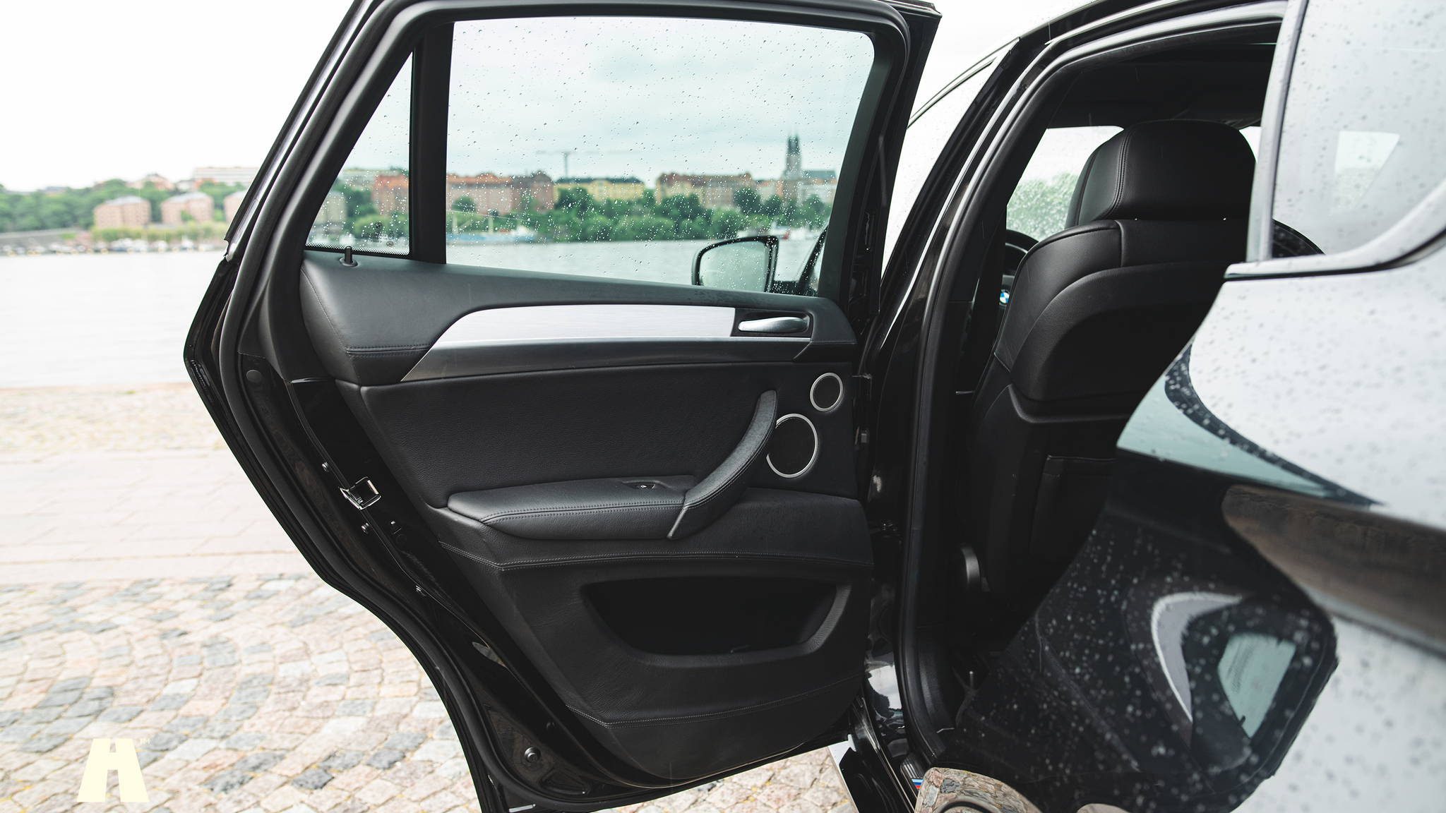 Innenraumfoto von 2010 BMW X6 M Ferrita 555HK (57)