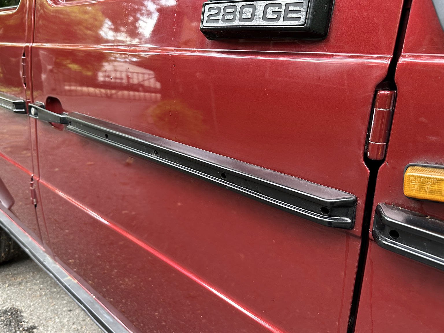 Exteriörbild på 1986 Mercedes 280 GE (30)