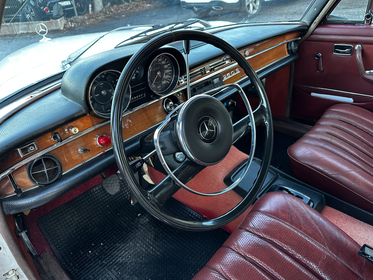 Innenraumfoto von 1967 Mercedes-Benz 250 S