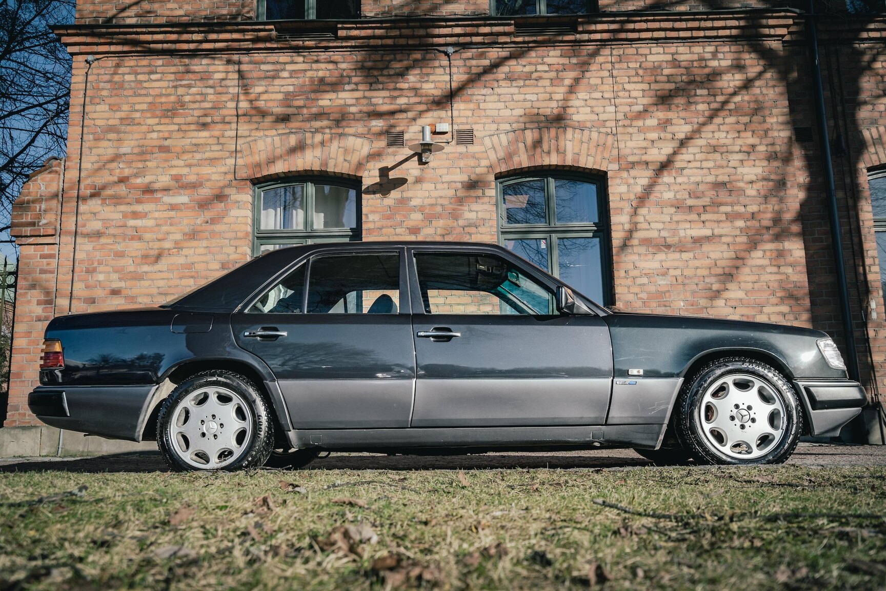 Exteriörbild på 1991 Mercedes-Benz 300E-24 (5)