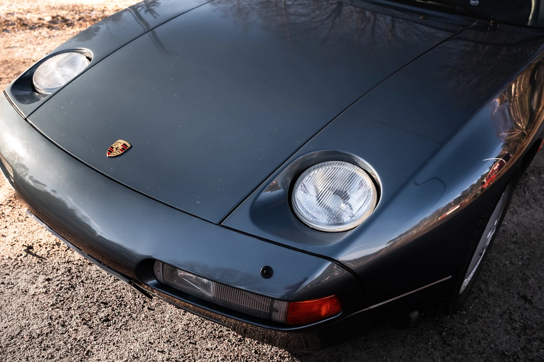 Exterior image of 1988 Porsche 928 S4 (11)