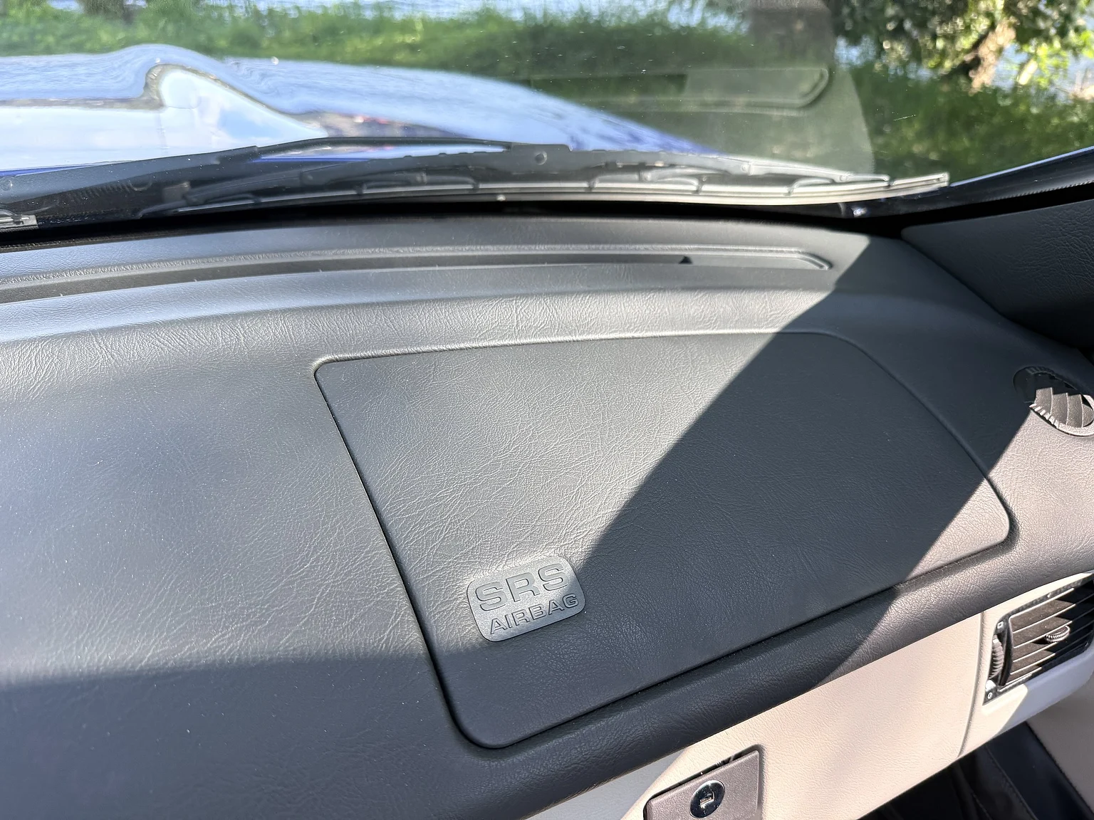Interior image of 1997 Mercedes-Benz 230 SLK (25)