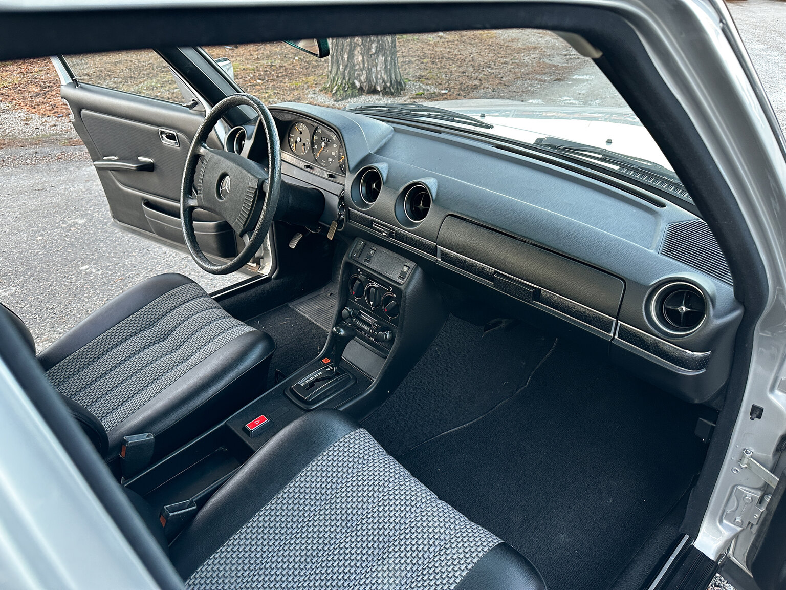 Interiörbild 1978 Mercedes-Benz 250