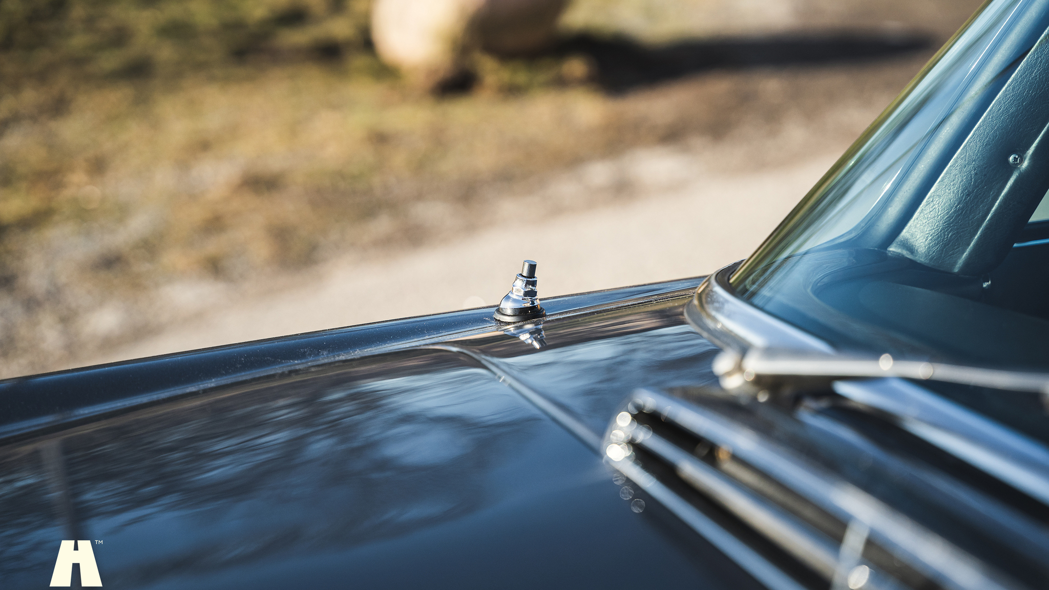 Exterior image of 1970 Mercedes 280 SL Pagoda (56)