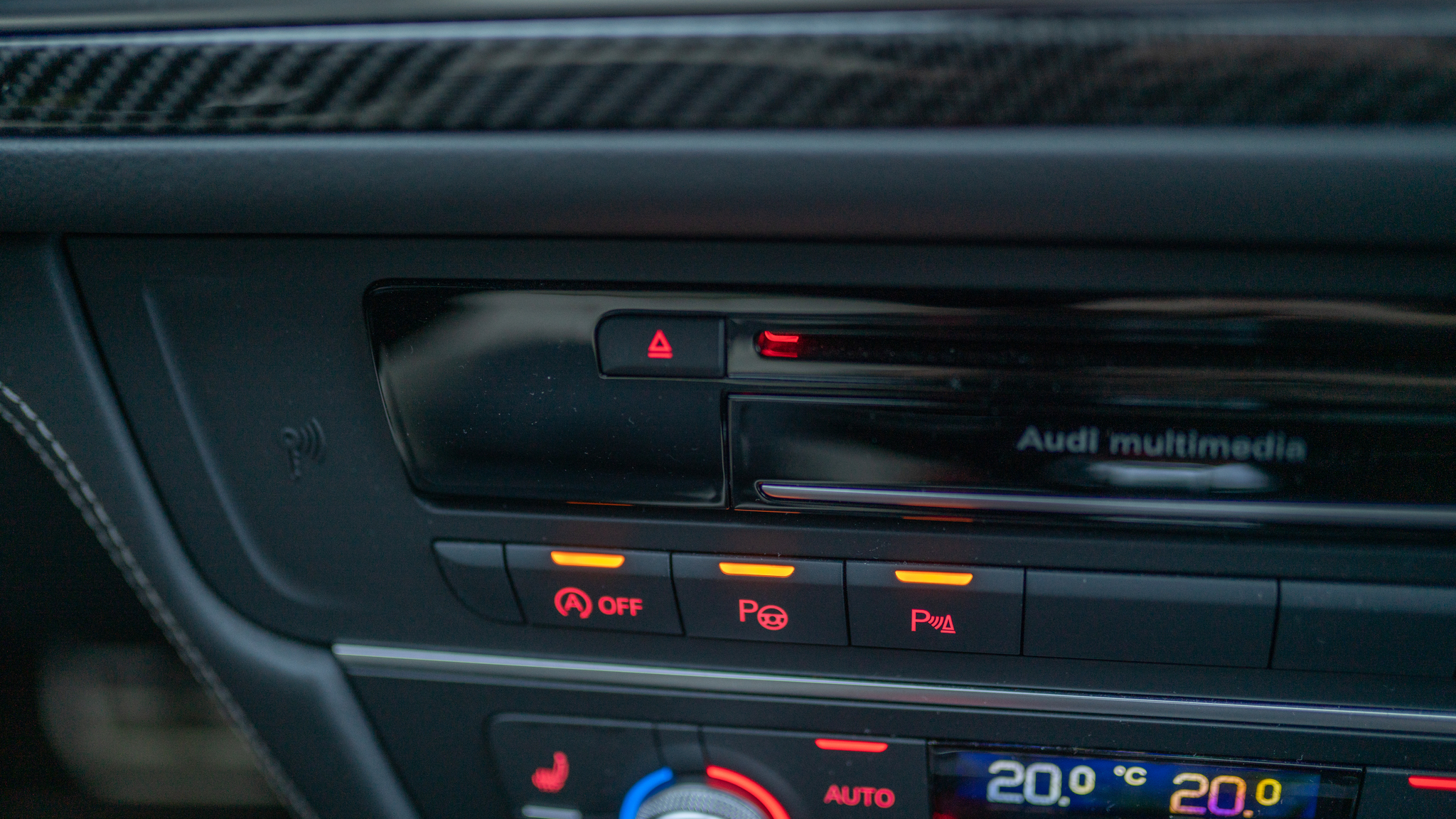 Interior image of 2016 Audi RS6 Avant Exclusive (37)