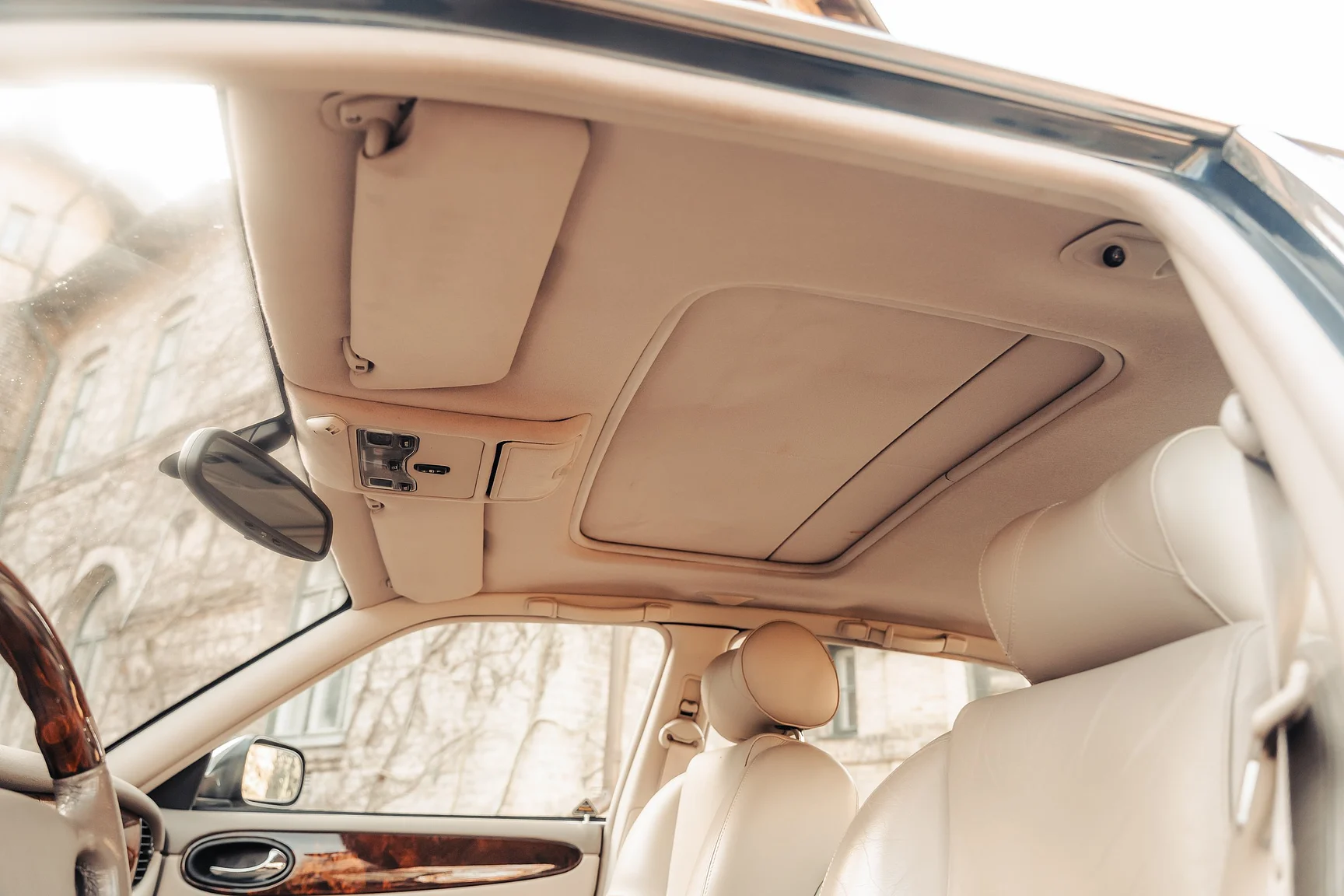 Interior image of 2001 Jaguar  Xj 4,0 Sovereign (18)