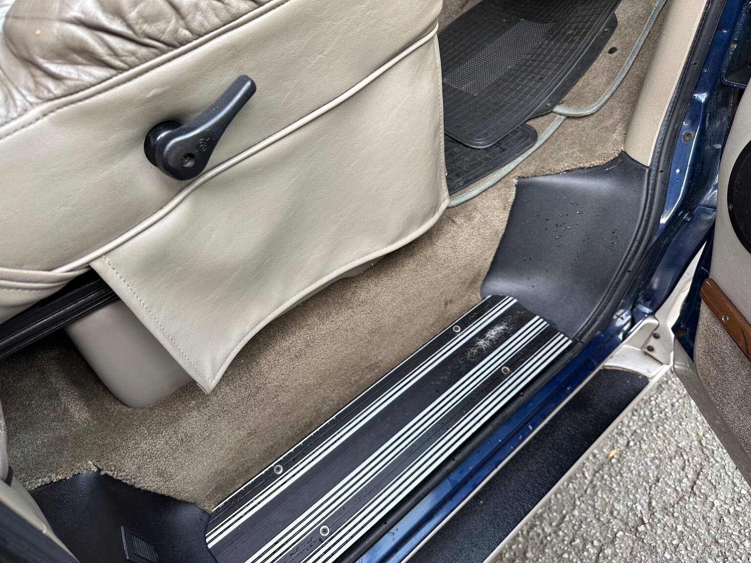 Interiörbild 2000 GMC Savana G1500 Conversion Van