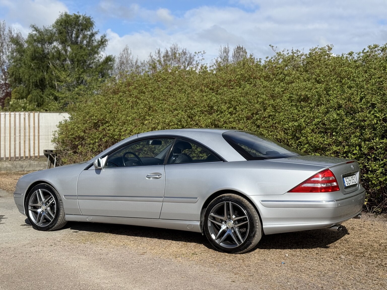 Exterior image of 2000 Mercedes-Benz CL 500