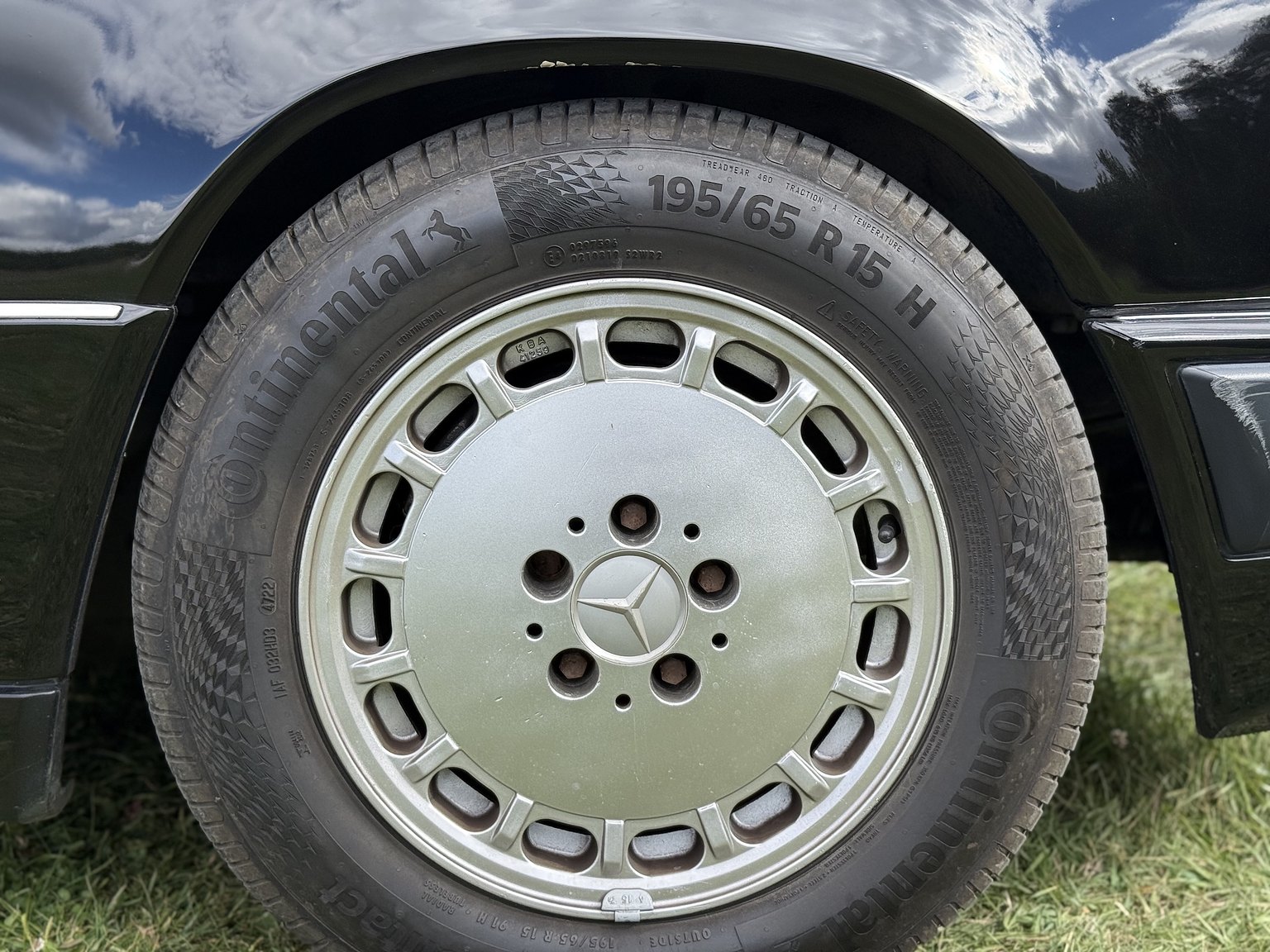 Exterior image of 1990 Mercedes-Benz 300CE-24