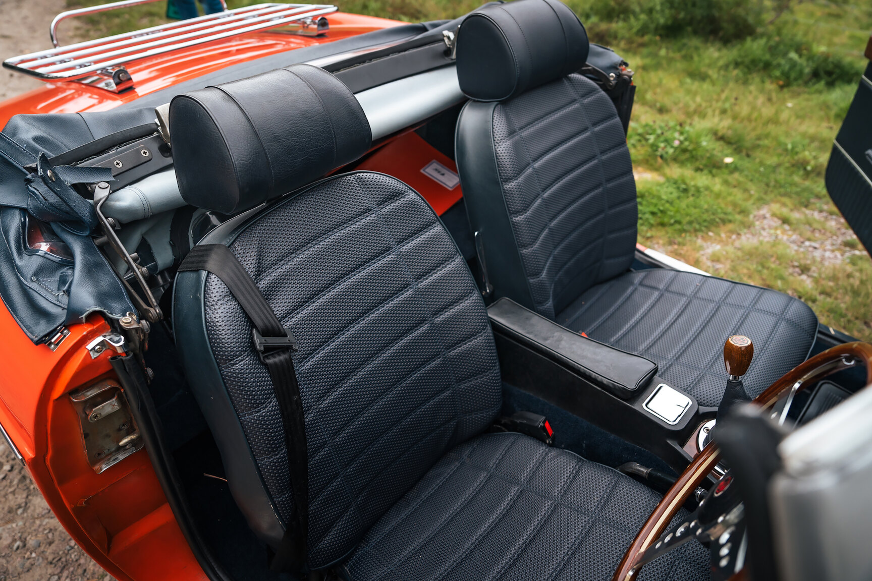 Innenraumfoto von 1973 MG MGB Roadster (42)