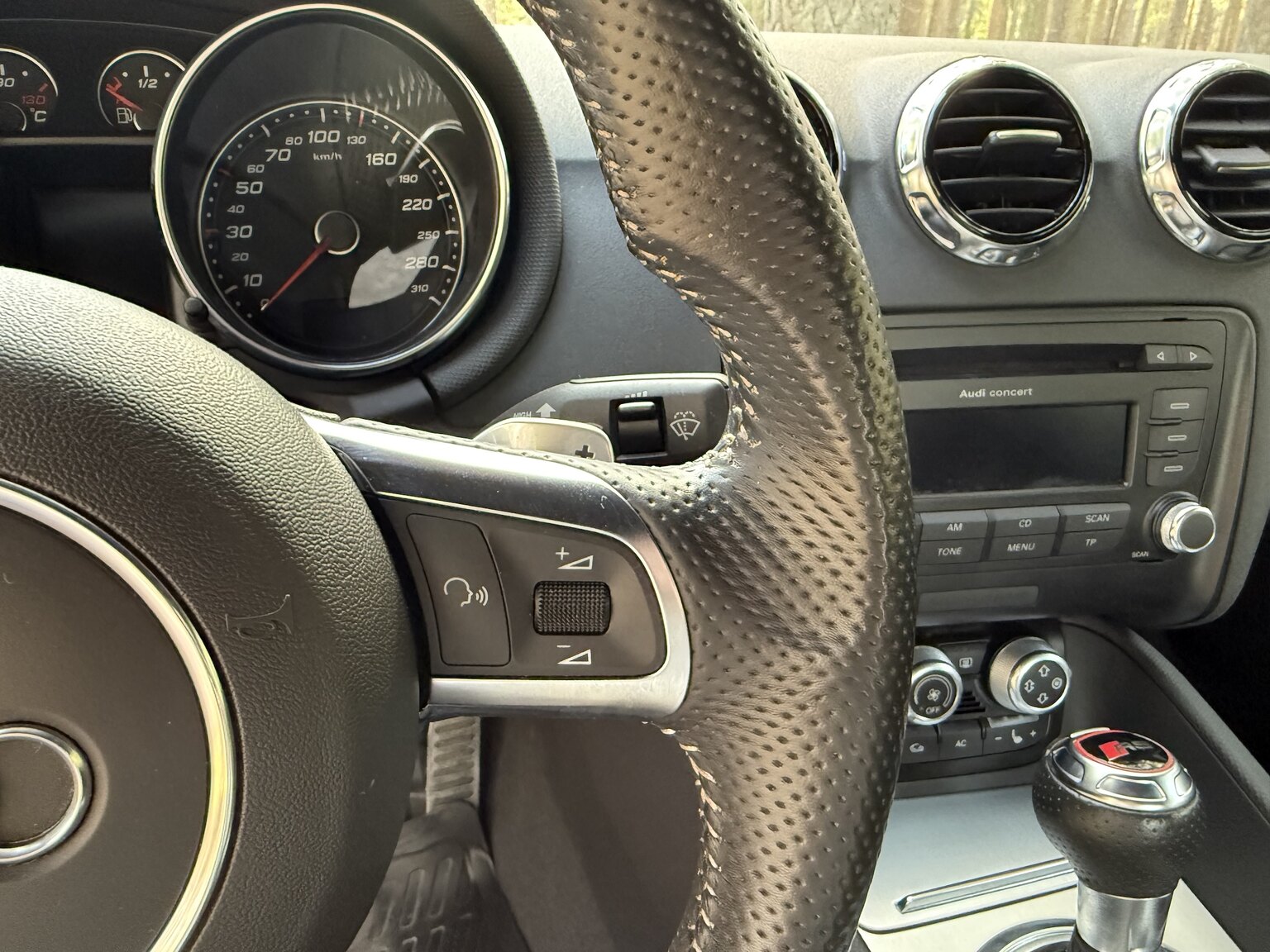 Interior image of 2011 Audi TT RS Coupé