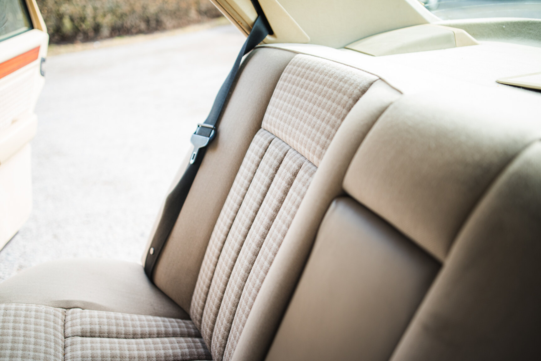 Interior image of 1993 Mercedes-Benz E 220