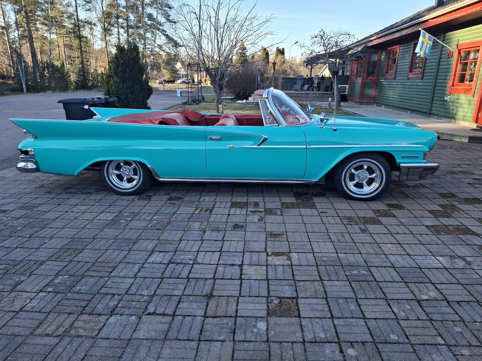 Exterior image of 1961 Chrysler Newport Cabriolet