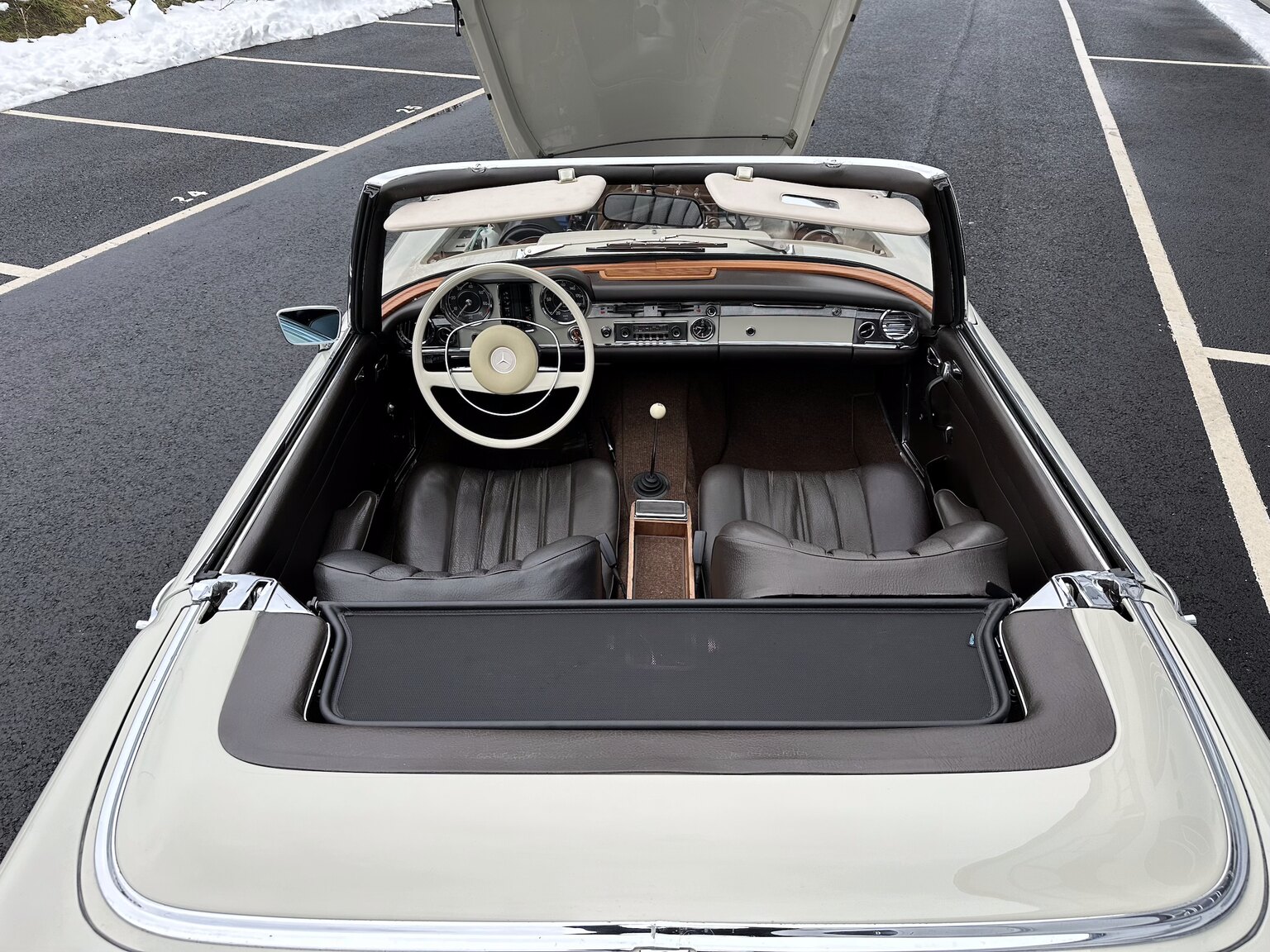 Interiörbild 1968 Mercedes Benz SL 280 Pagoda