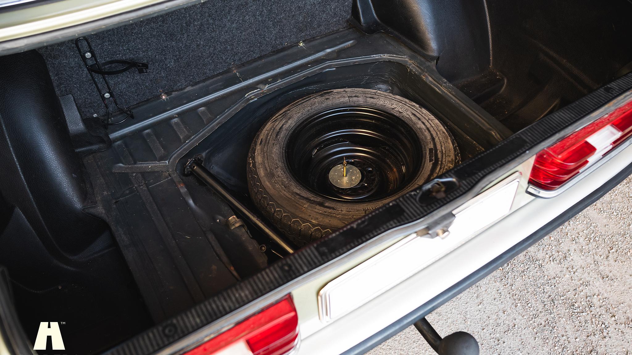 Interiörbild 1985 Mercedes-Benz 200 Series 3  (76)