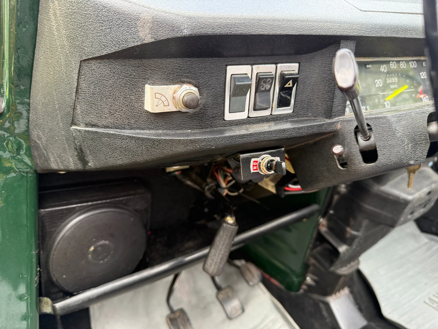 Interior image of 1970 Renault 4 (4)