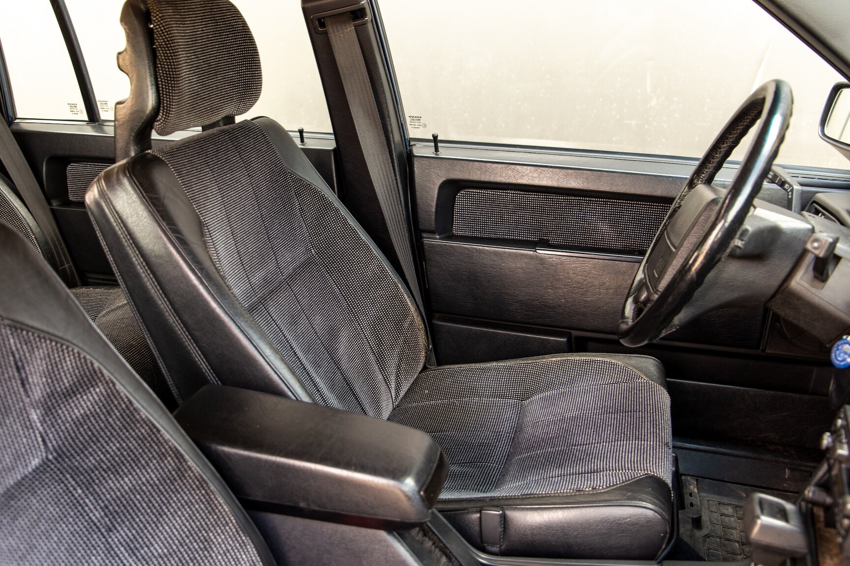 Interior image of 1990 Volvo 745 Turbo (11)