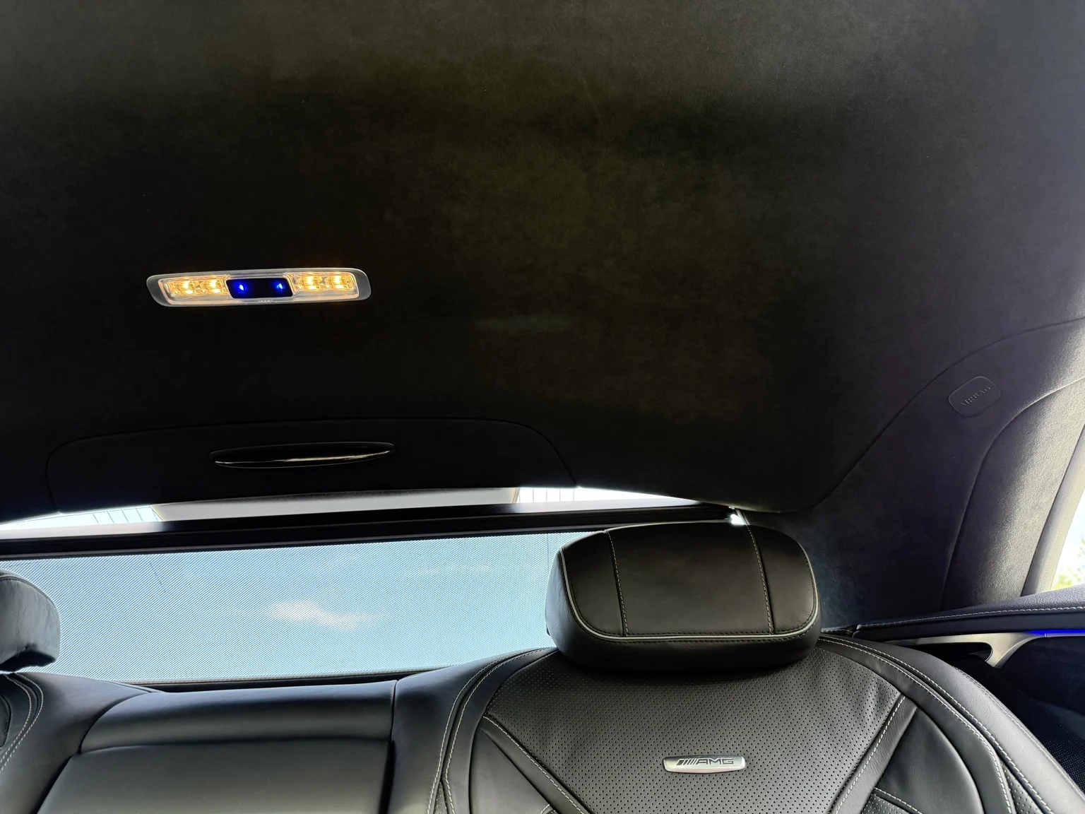 Innenraumfoto von 2016 Mercedes-Benz S 63 AMG 4MATIC (44)