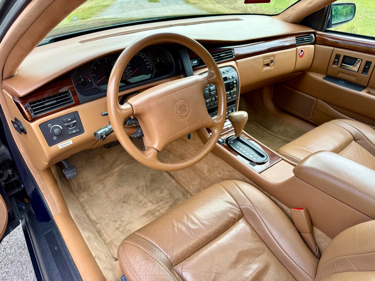 Innenraumfoto von 1997 Cadillac STS Seville 4.6 V8 (1)