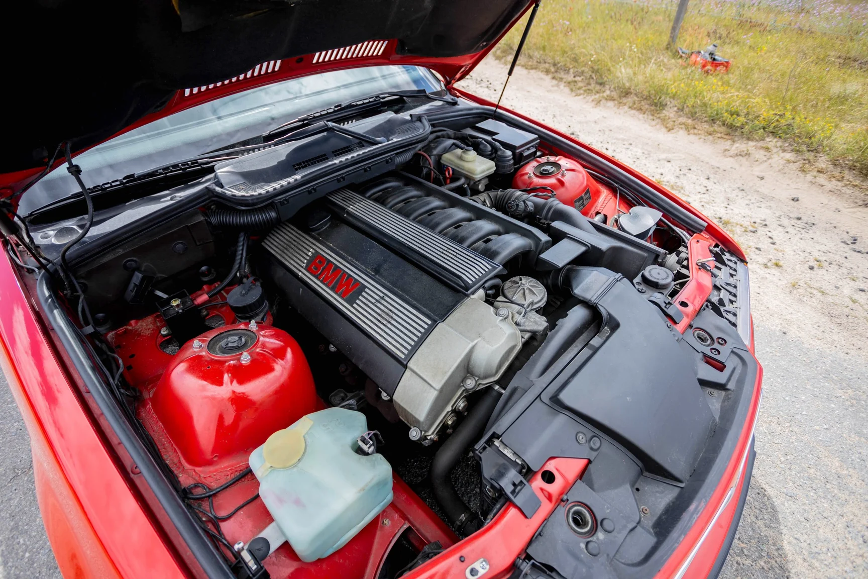 Image of 1994 BMW 325i Convertible (6) mechanics