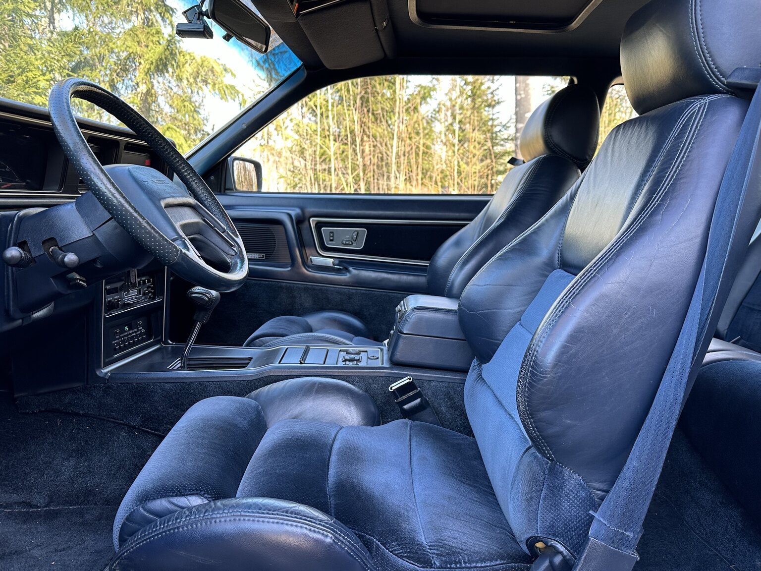 Interior image of 1987 Lincoln Mark VII LSC