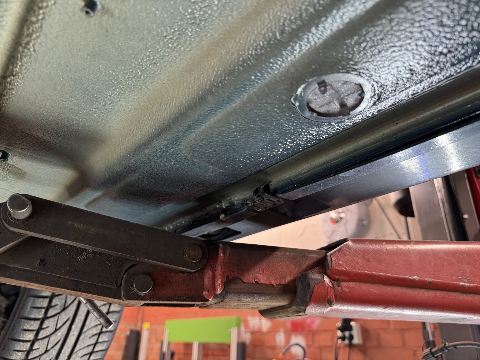 Image of 1996 BMW 520i Touring mechanics