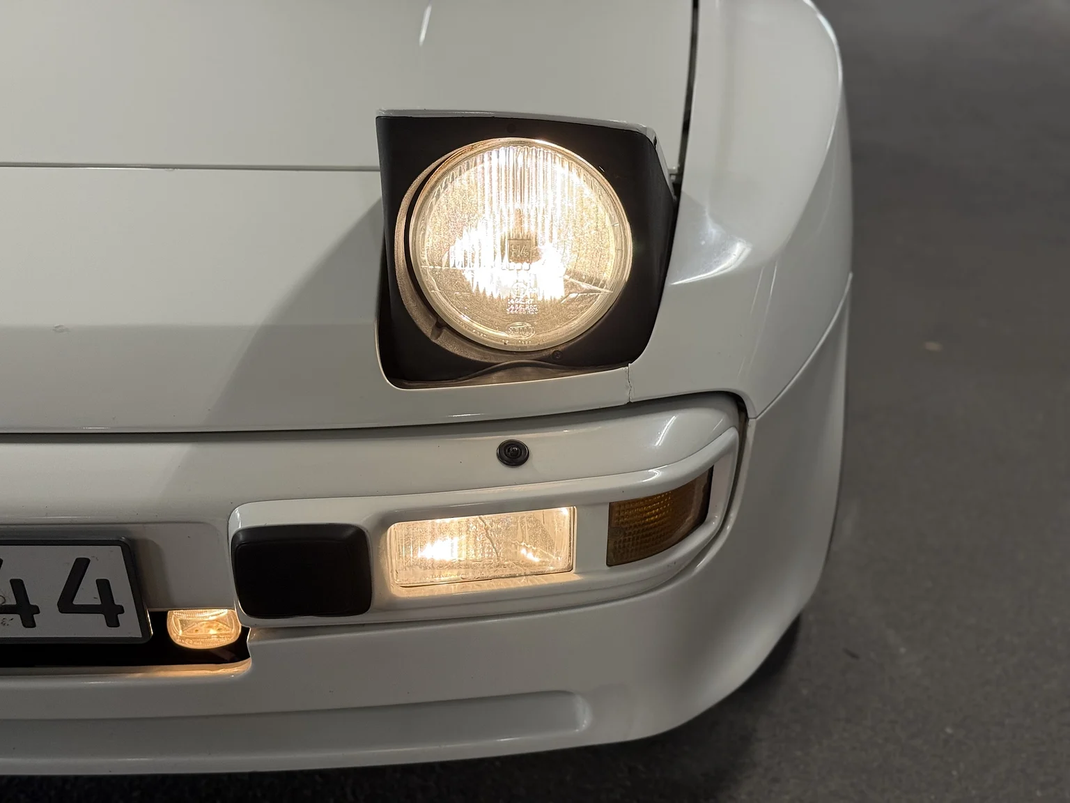 Exteriörbild på 1984 PORSCHE 944 Targa (29)