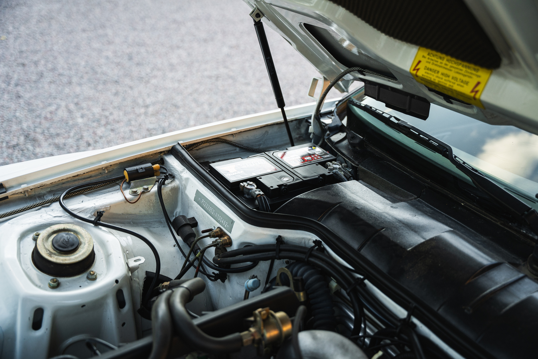 Image of 1991 Porsche 944 Turbo Cabriolet mechanics