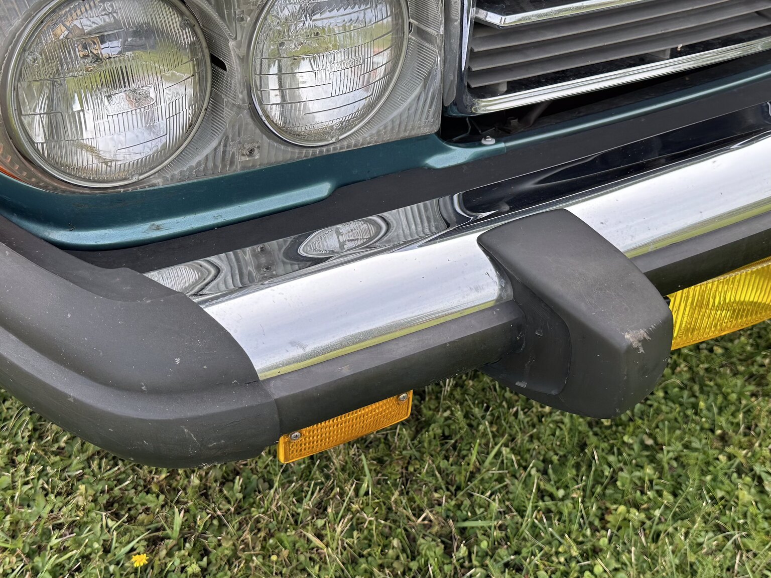 Exteriörbild på 1985 Mercedes-Benz 380 SL