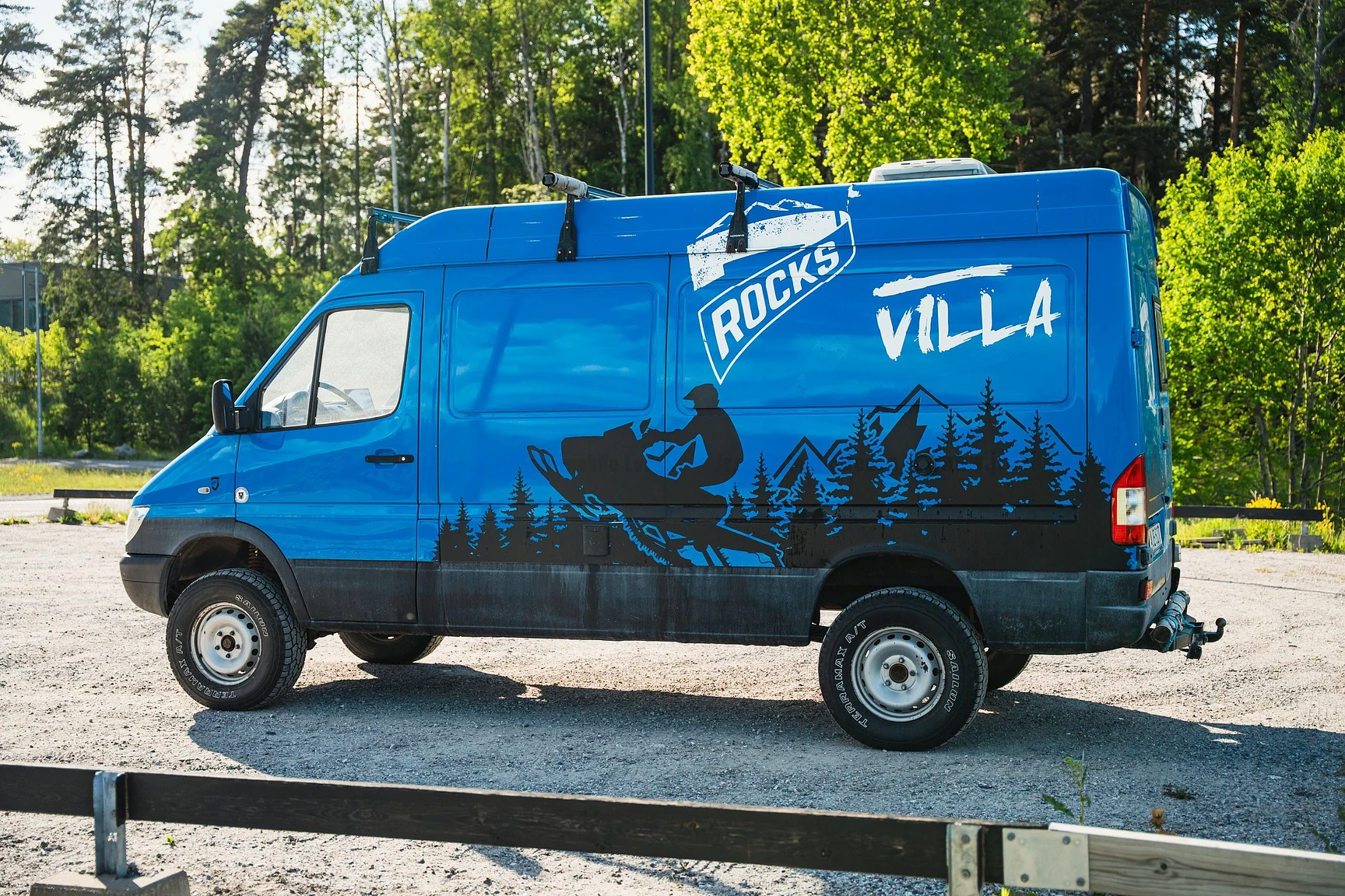 Exterior image of 2004 Mercedes-Benz Sprinter 4x4 Campervan/Overlander (4)