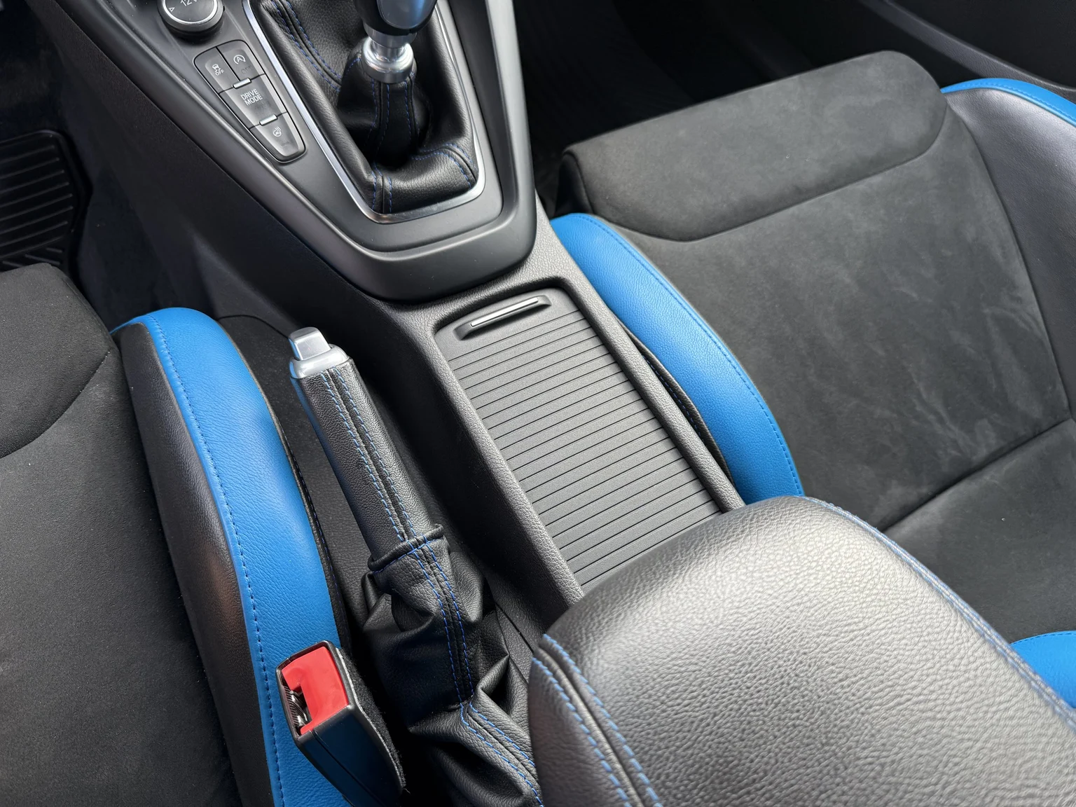 Interior image of 2018 Ford Focus RS (19)